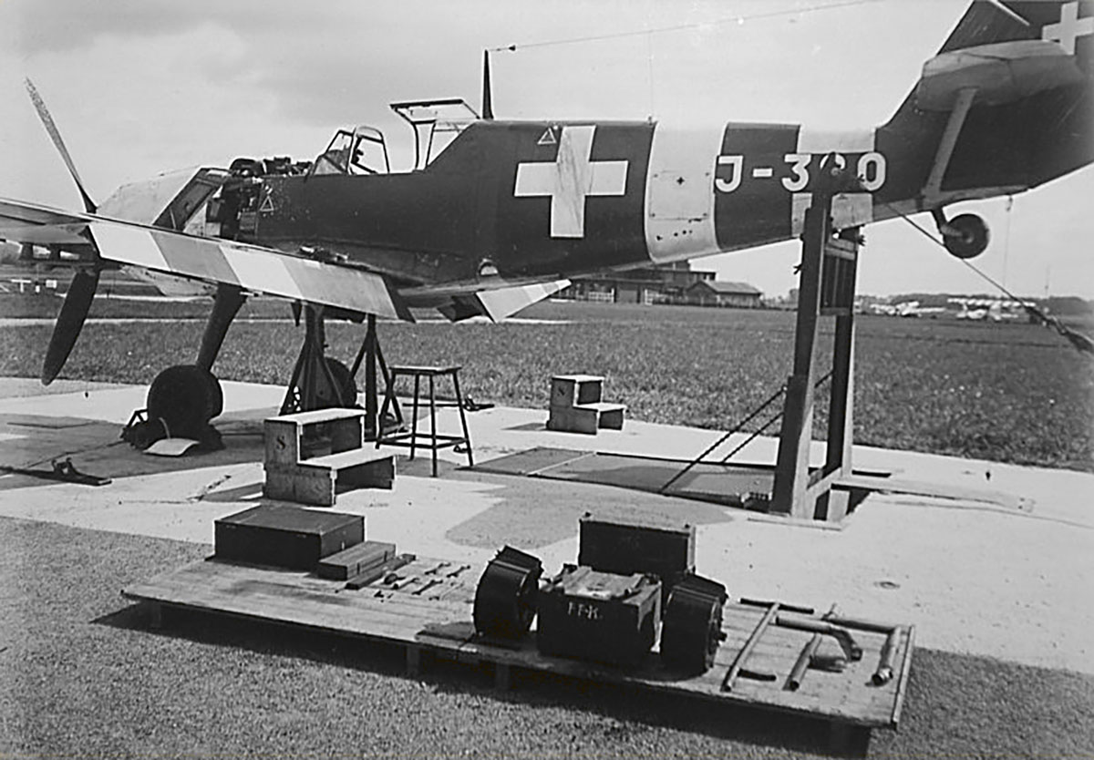 image-9466457-Messerschmitt-Bf-109E3-Swiss-J320-or-J380-undergoing-maintenance-Switzerland-01.jpg